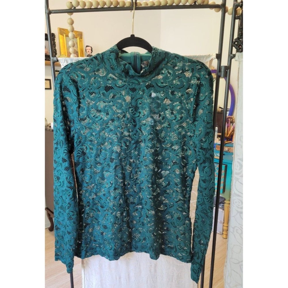 Nwt crochet sz Medium white house black market green lace turtleneck blouse